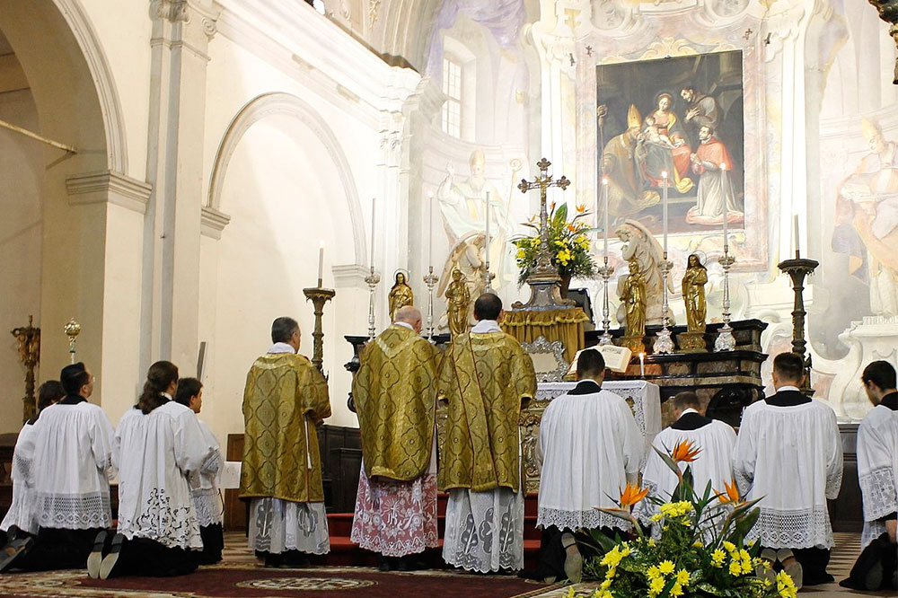 The roles of Altar Servers