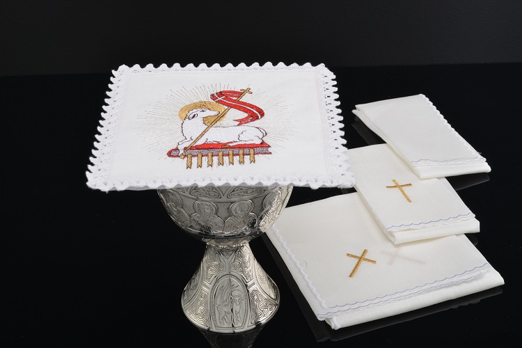 Altar linens in the liturgical celebrations