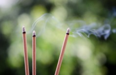 How to naturally scent your home with incense