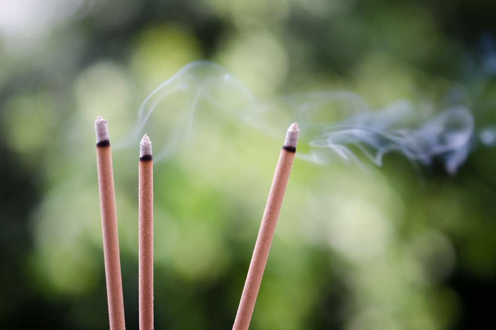 How to naturally scent your home with incense Holyblog.uk
