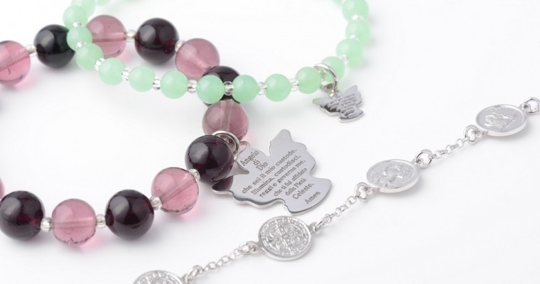 7 types of religious bracelets to wear with style
