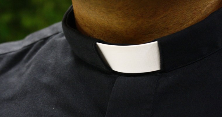 Clergy clothing: the simple elegance of the clergyman