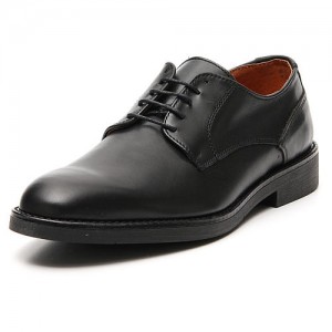 Shoes in opaque real black leather