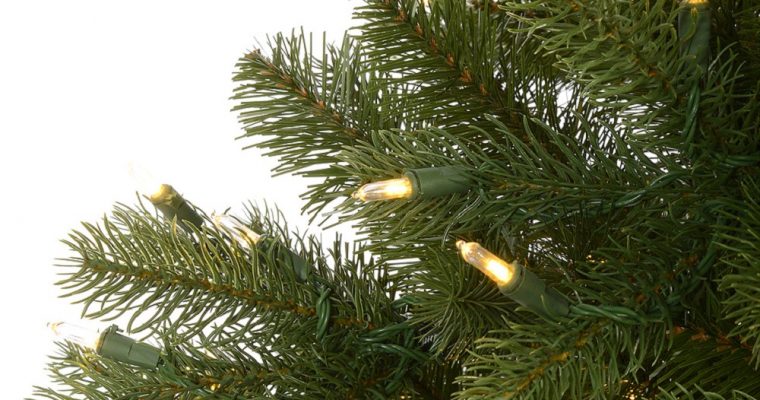 How to place the lights on your Christmas tree