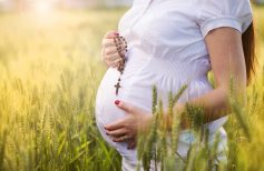 The most popular prayer for expectant mothers and 5 gift ideas for them