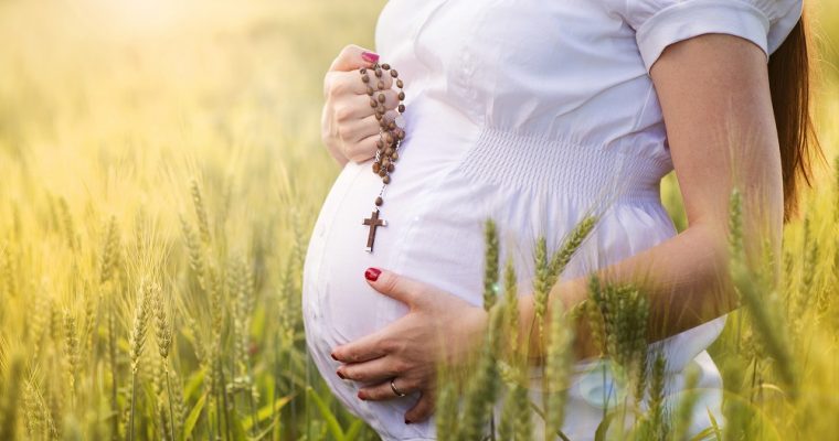 The most popular prayer for expectant mothers and 5 gift ideas for them