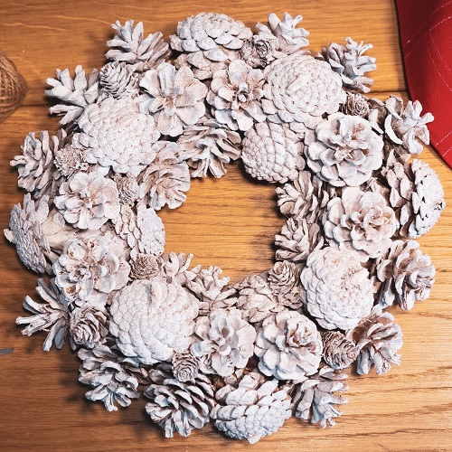 Wreath of pine cones 2