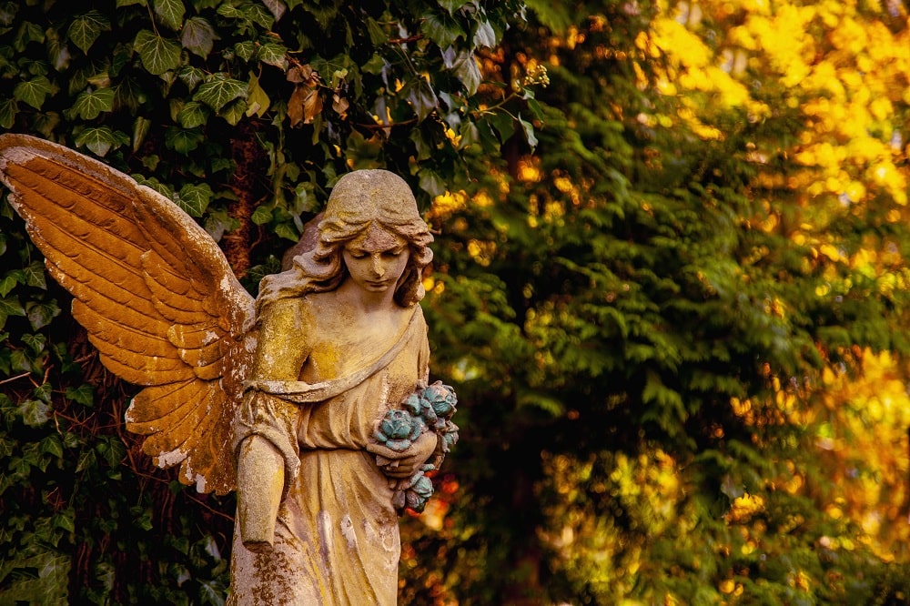 Angels and Saints: how the life of some saints was influenced by angels