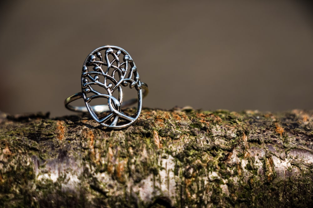 Jewellery with the Tree of Life: Why and When to give