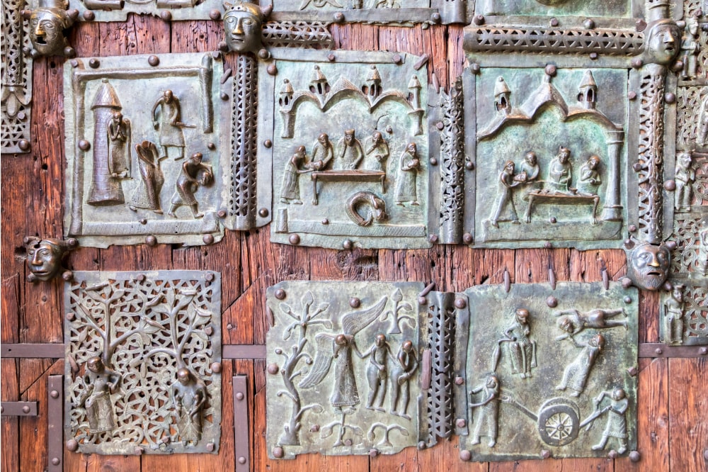 Basilica of San Zeno: the bronze tiles of its famous portal