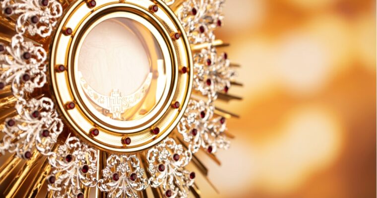 Eucharistic Adoration: What It Is and When It Is Practised
