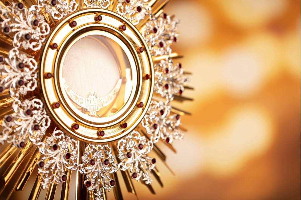 Eucharistic Adoration: What It Is and When It Is Practised