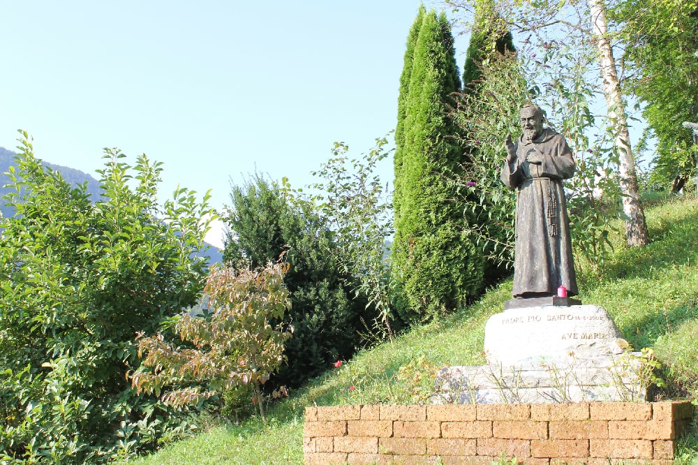 The Fragrances of Padre Pio: Between Faith and Suggestion